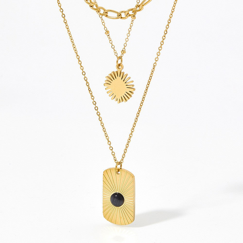 Collar chapado en oro de acero inoxidable con textura radiante y placa cuadrada de ónix negro al por mayor